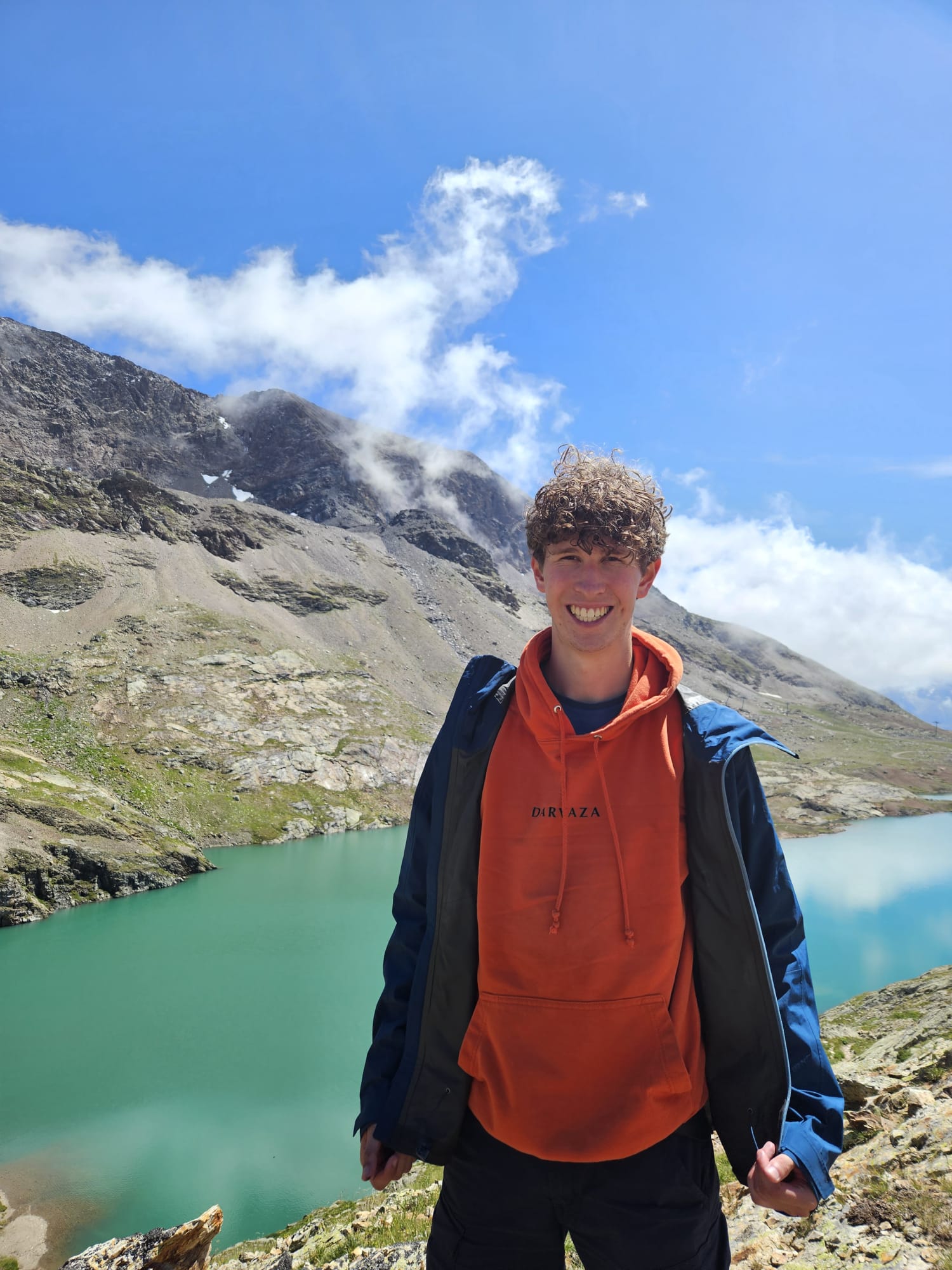 Portrait of Tim Pennings in the mountains